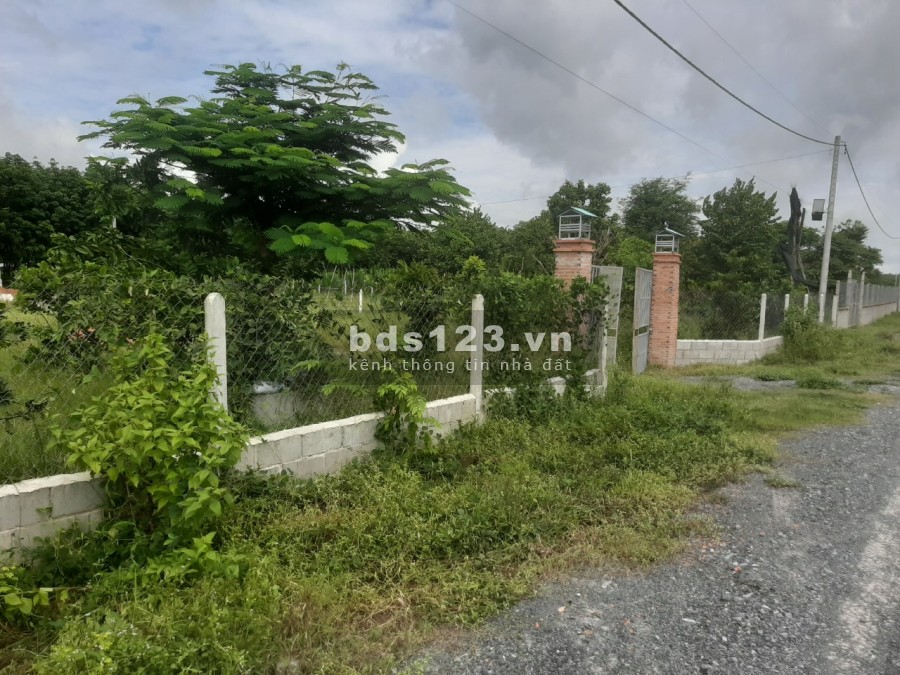 Bán lô đất 1200m2 nằm ngay khu dân cư trục đường chính Nguyễn Thị Rành giá 1.6 tỷ