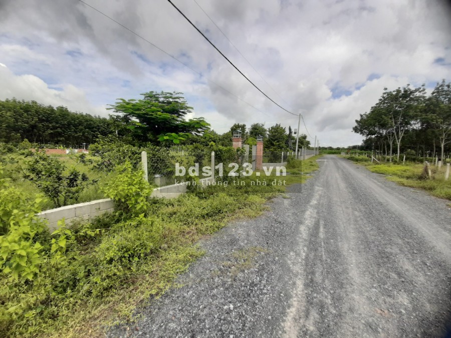 Bán lô đất 1200m2 nằm ngay khu dân cư trục đường chính Nguyễn Thị Rành giá 1.6 tỷ