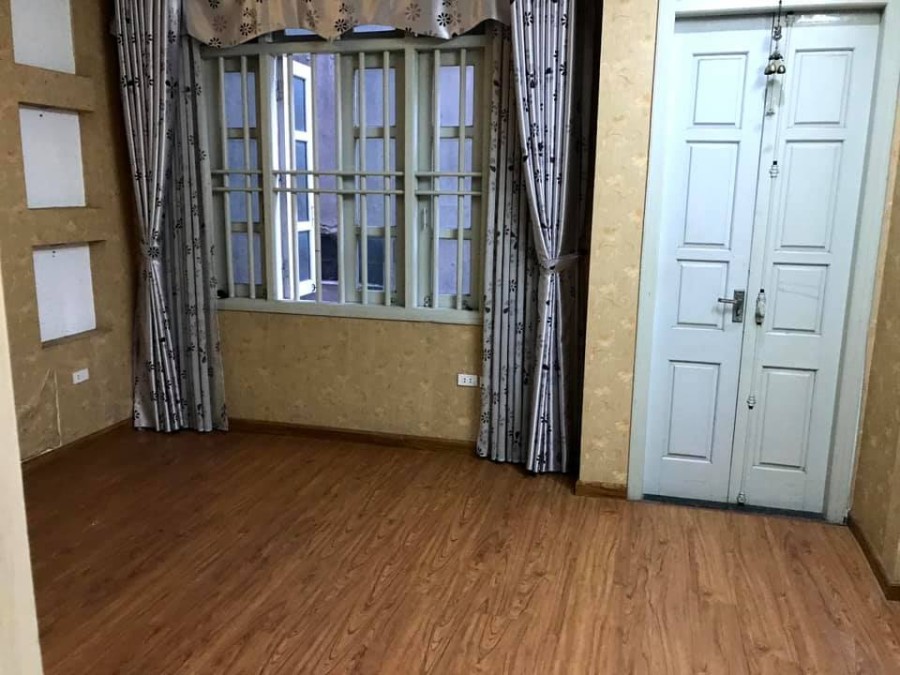 Bán nhà ngõ 162 Khương Đình, ô tô đỗ cửa, thoáng trước sau, liên hệ 0823007686 sổ sẵn