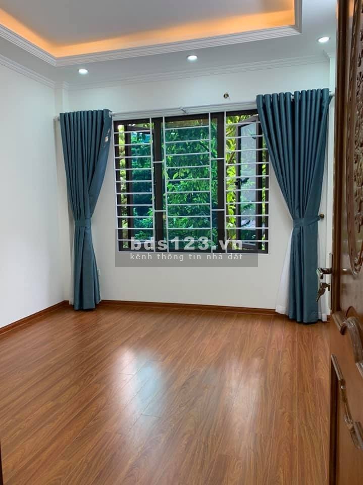 Cực hiếm bán nhà tại phố Trương Định, khu an ninh tốt, diện tích 36m2, giá nhỉnh 2 tỷ