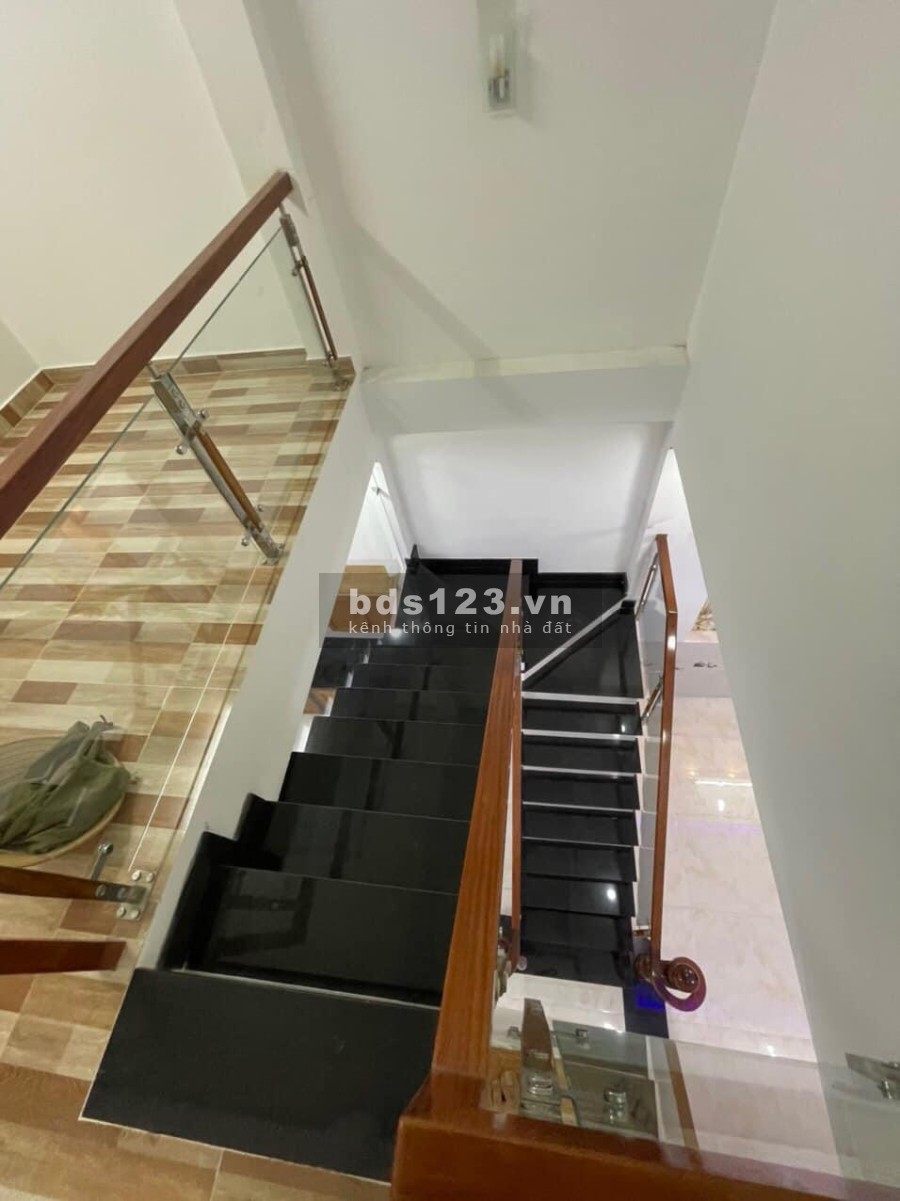Bán nhà mặt tiền trung tâm thành phố Dĩ An Bình Dương sổ hồng riêng chính chủ, giá đầu tư