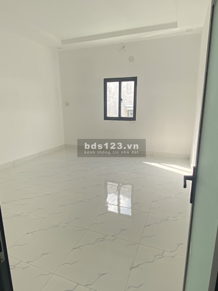 Bán gấp nhà nguyên căn gần cầu Thìn Bình Chánh, khu dân cư hiện hữu, diện tích 80m2
