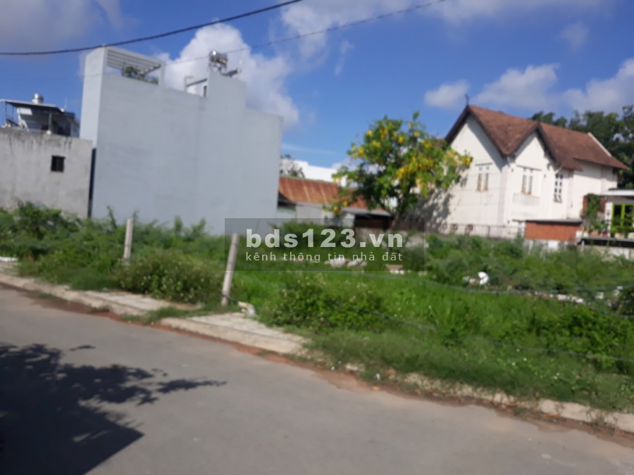 Đất sổ hồng hai mặt tiền trước sau, ngay chợ Bình Chánh giá bao tốt 2.4 tỷ sổ hồng riêng