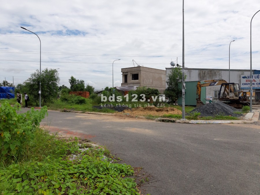 Đất sổ hồng hai mặt tiền trước sau, ngay chợ Bình Chánh giá bao tốt 2.4 tỷ sổ hồng riêng