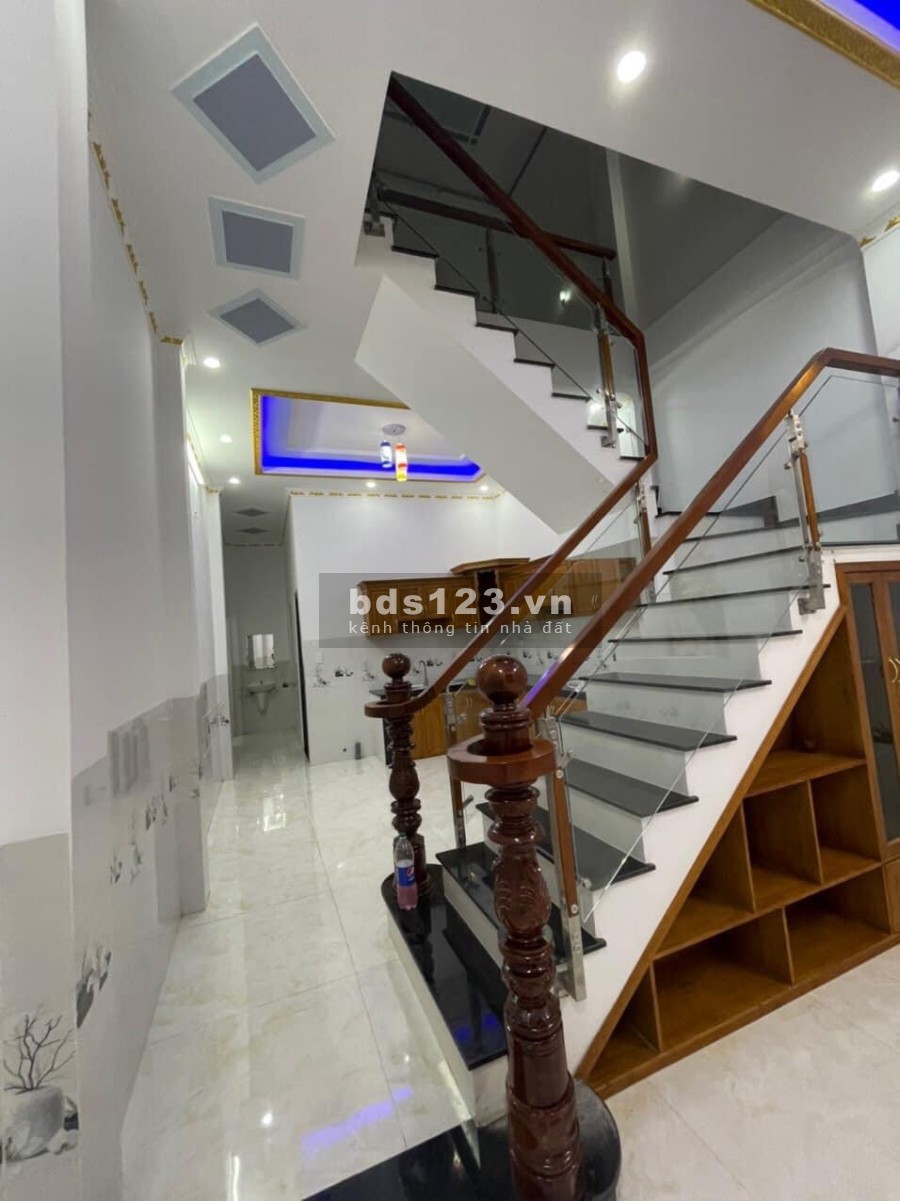Bán nhà mặt tiền trung tâm thành phố Dĩ An Bình Dương sổ hồng riêng chính chủ, giá đầu tư