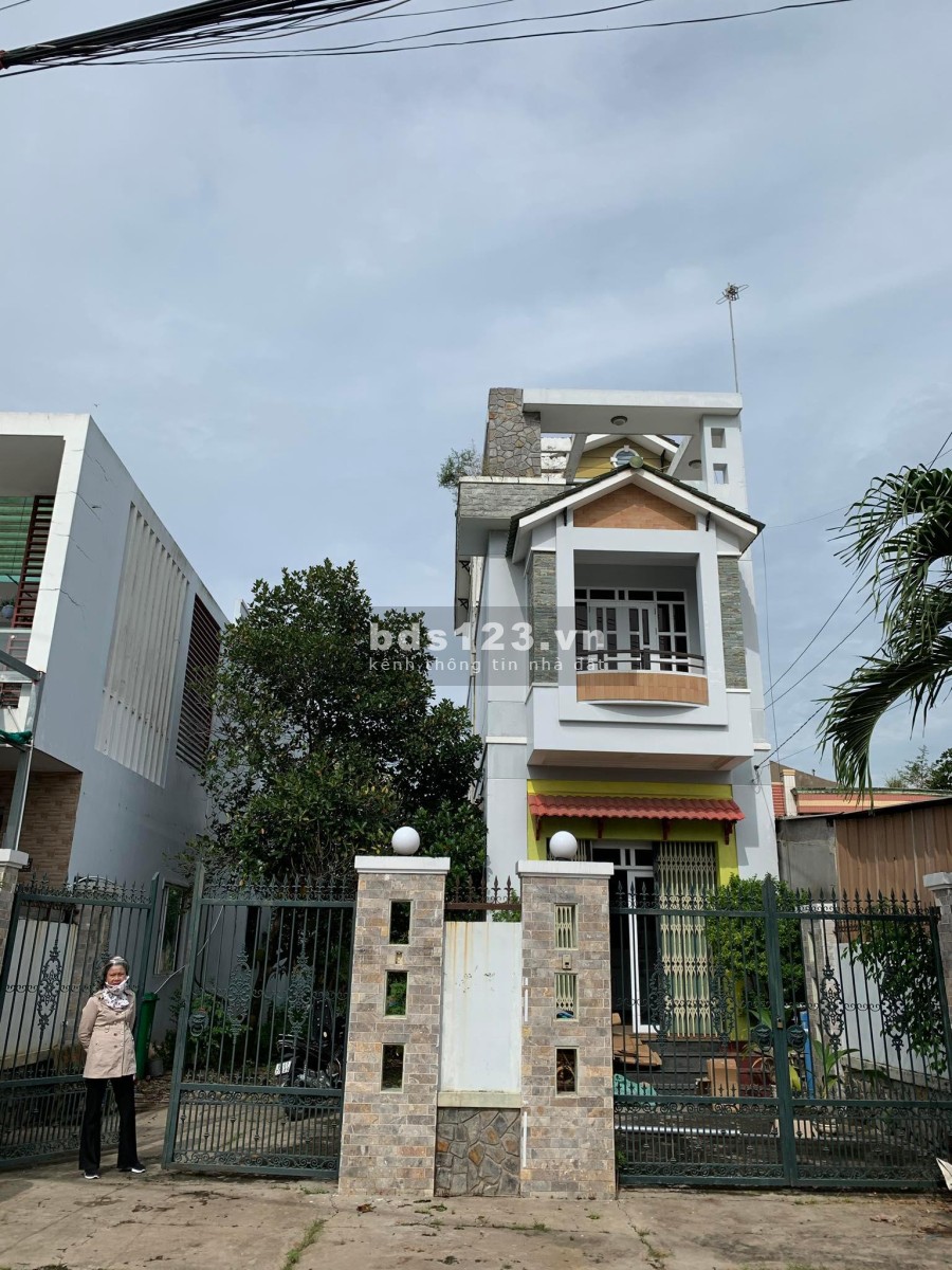 Cho thuê nhà nguyên căn tại quốc lộ 50, Cần Đước, Long An liên hệ 0936116945, giá tốt