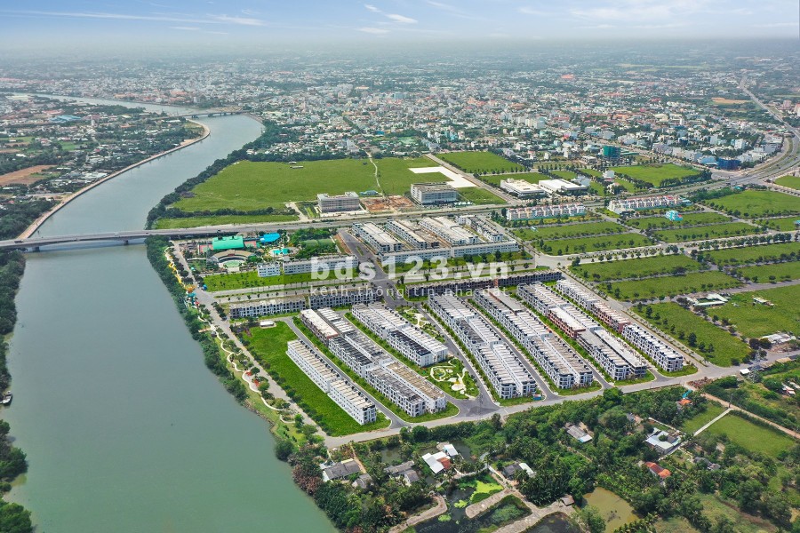 Lavila Green City nhà phố đẳng cấp 2 mặt tiền Hùng Vương và Quốc Lộ 1A view sông Vàm Cỏ
