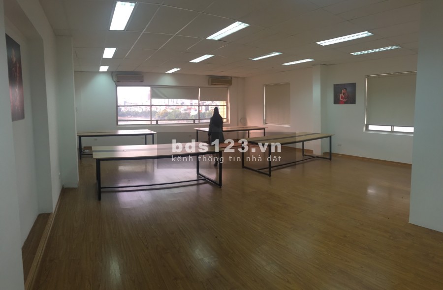 Chính chủ cho thuê văn phòng mặt đường Hoàng Cầu Đống Đa, view hồ, pháp lý chính chủ
