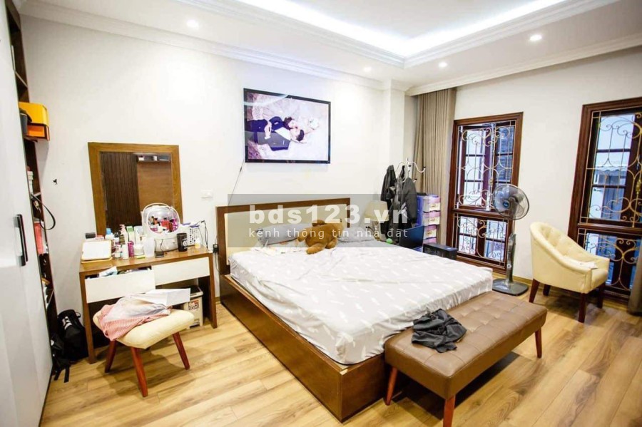 Bán nhà nguyên căn Lạc Trung, ô tô đỗ, diện tích sử dụng 52m2, giá bán 4.95 tỷ, sổ chính chủ
