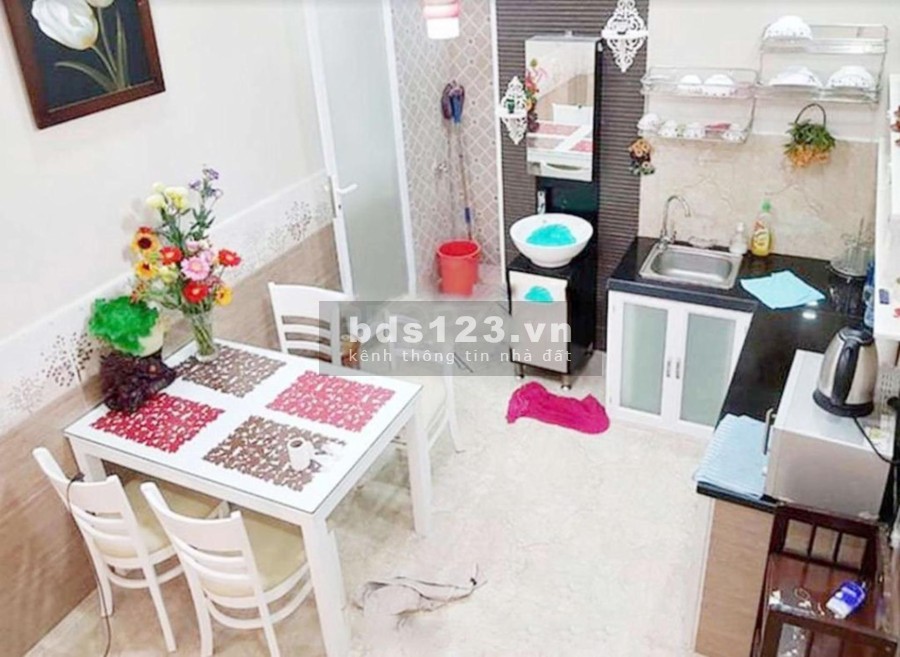 Nhà full nội thất Trần Bình Trọng, 1 trệt 2 lầu, 2pn, 2wc, diện tích 72m2, giá 11 triệu