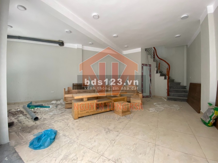 Bán căn nhà mới 4 tầng phía sau VINCOM PLAZA