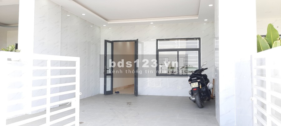 Cho thuê nhà nguyên căn 1 trệt 2 lầu, (5x20m) đường 16m, KDC Thăng Long Home, giá 18 tr/th
