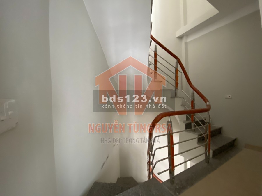 Bán căn nhà mới 4 tầng phía sau VINCOM PLAZA