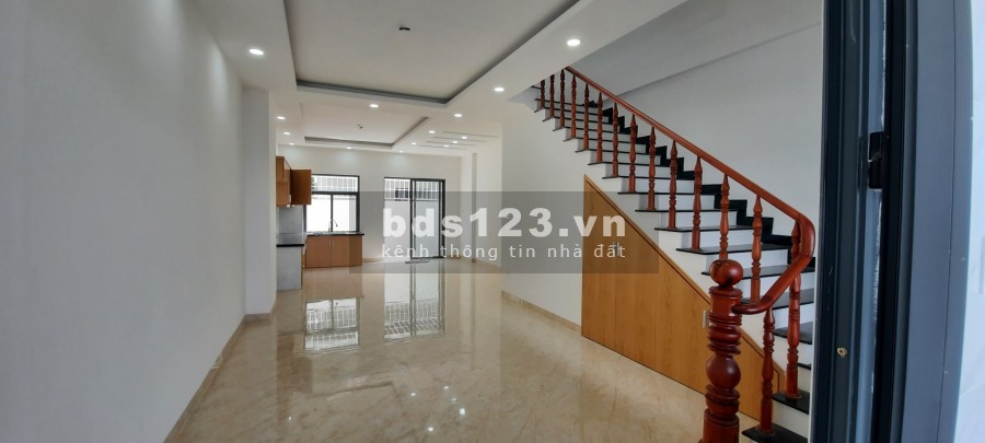 Cho thuê nhà nguyên căn 1 trệt 2 lầu, (5x20m) đường 16m, KDC Thăng Long Home, giá 18 tr/th