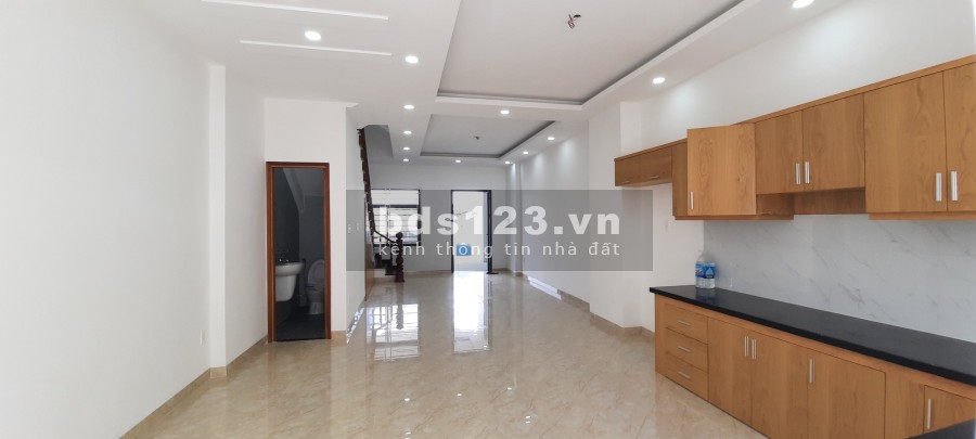 Cho thuê nhà nguyên căn 1 trệt 2 lầu, (5x20m) đường 16m, KDC Thăng Long Home, giá 18 tr/th