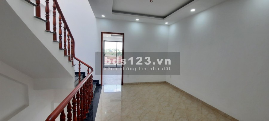 Cho thuê nhà nguyên căn 1 trệt 2 lầu, (5x20m) đường 16m, KDC Thăng Long Home, giá 18 tr/th