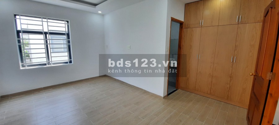 Cho thuê nhà nguyên căn 1 trệt 2 lầu, (5x20m) đường 16m, KDC Thăng Long Home, giá 18 tr/th