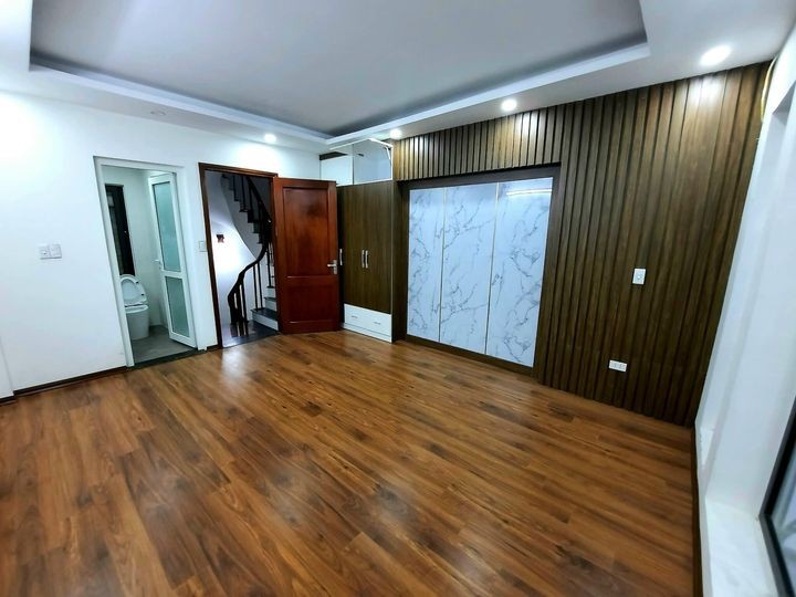 Bán nhà Cầu Giấy dtsd 53m2 Phân lô ô tô tránh kinh doanh giá 6,9 Tỉ mặt tiền 4,4m 5 tầng