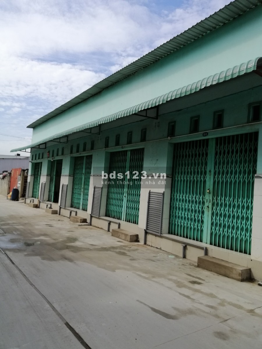 Cho thuê phòng trọ diện tích sử dụng 18m2, đường Võ Văn Vân, khu dân cư, giá 2.2 triệu/tháng