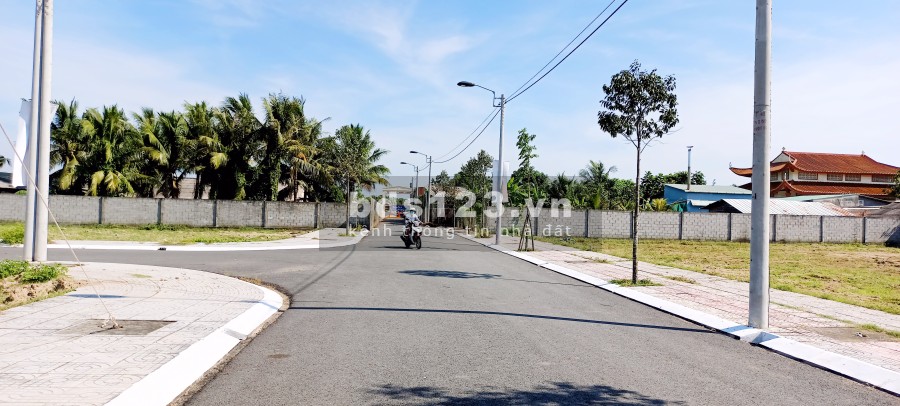 Mua đất nền thổ cư TPTân An cách tuyến tránh QL1A 50m giá chỉ 14.6 triệu /m2