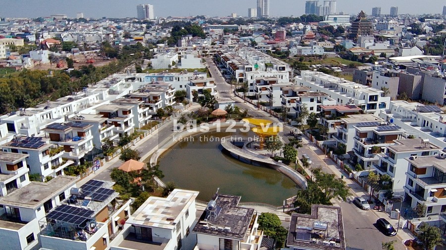 Cho thuê nhà nguyên căn 1 trệt 2 lầu, (5x20m) đường 16m, KDC Thăng Long Home, giá 18 tr/th