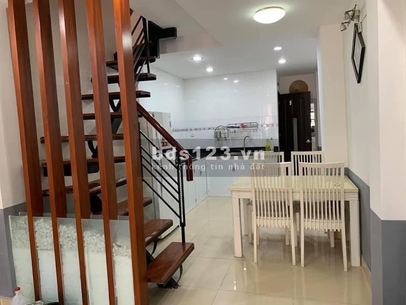 Bán nhà nguyên căn đường Nguyễn Cảnh Chân, Quận 1, giá rẻ, dtsd 35m2, 3 lầu, 3 PN