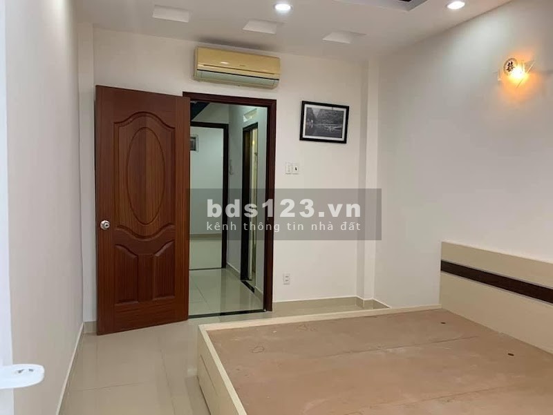 Bán nhà nguyên căn đường Nguyễn Cảnh Chân, Quận 1, giá rẻ, dtsd 35m2, 3 lầu, 3 PN