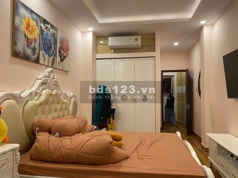 Bán Nhà Hẻm Đường Trần Hưng Đạo, Quận 1, giá rẻ, 32m2, 5 lầu, 2 PN sổ riêng chính chủ
