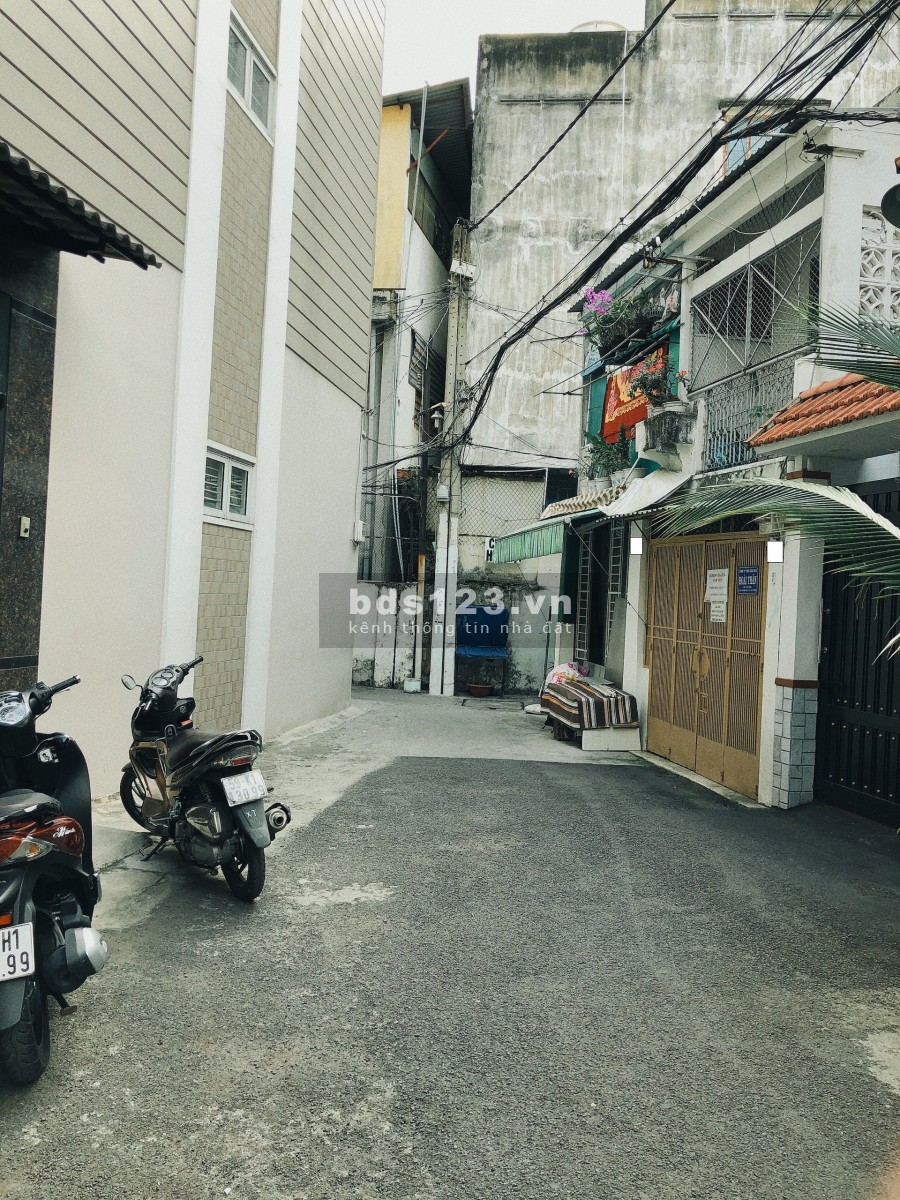 Cần bán gấp nhà mới xây hẻm xe hơi Thành Thái bao nội thất tiện ích xung quanh đủ, giá tốt