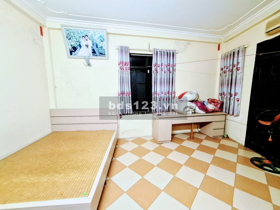Siêu hiếm cần bán nhà diện tích 50m2, 4 tầng, mặt tiền 5.5m, gần ô tô giá chỉ 3.5 tỷ, sổ sẵn