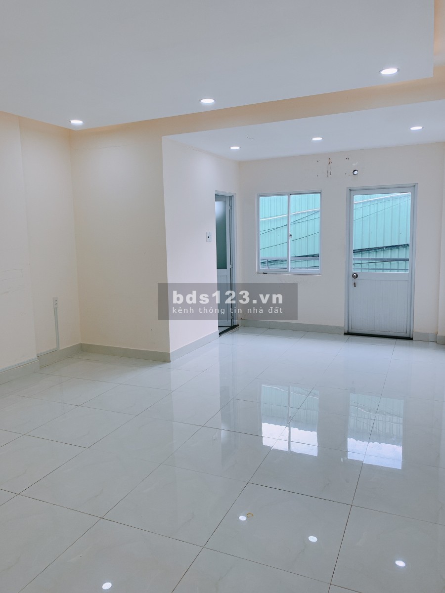 Cho thuê nhà 1 trệt, 1 lửng rộng ngay sát chung cư King Dom Quận 10, giá 30 triệu/tháng