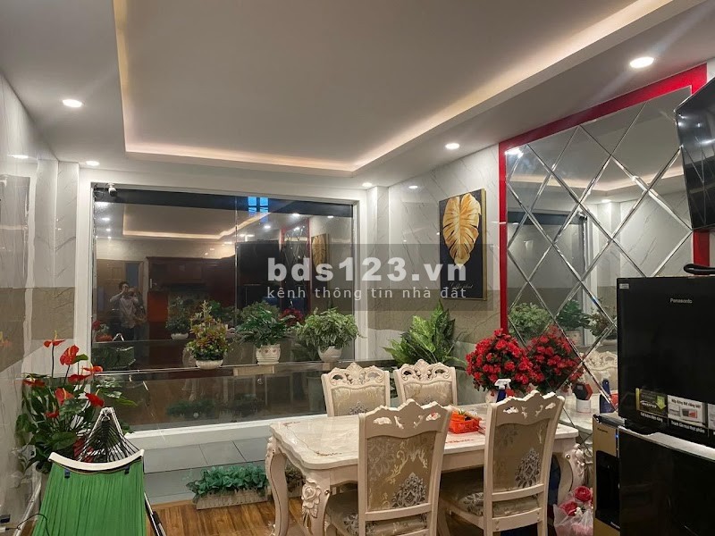 Bán Nhà Hẻm Đường Trần Hưng Đạo, Quận 1, giá rẻ, 32m2, 5 lầu, 2 PN sổ riêng chính chủ