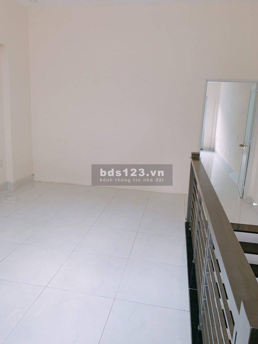 Cho thuê nhà 1 trệt, 1 lửng rộng ngay sát chung cư King Dom Quận 10, giá 30 triệu/tháng