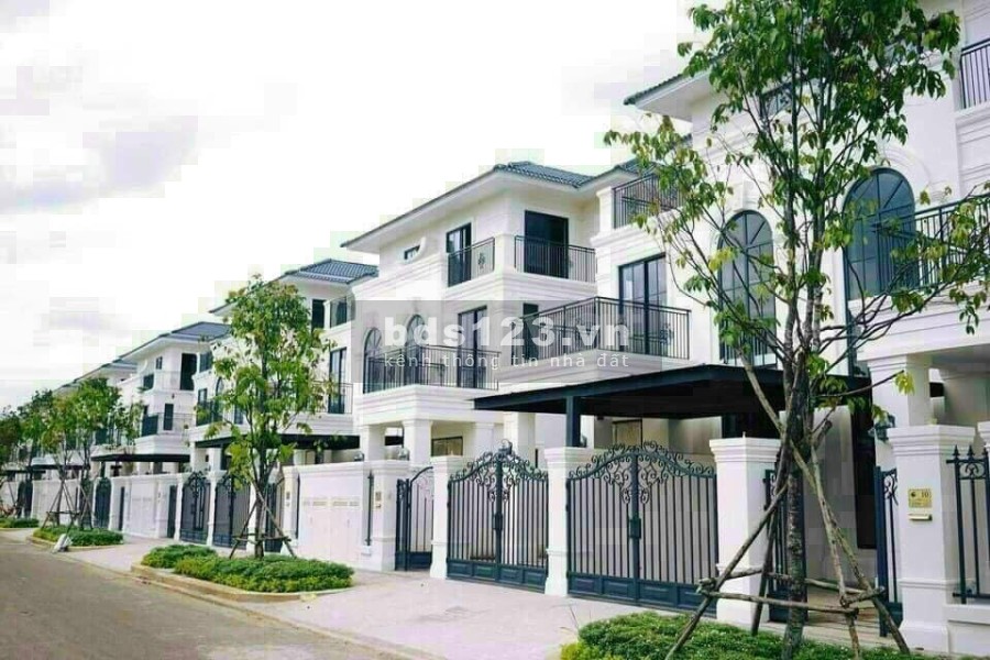 Cần bán căn nhà phố Aqua City dt 8x20 nằm vị trí trung tâm khả năng sinh lời cao, giá 7.8 tỷ