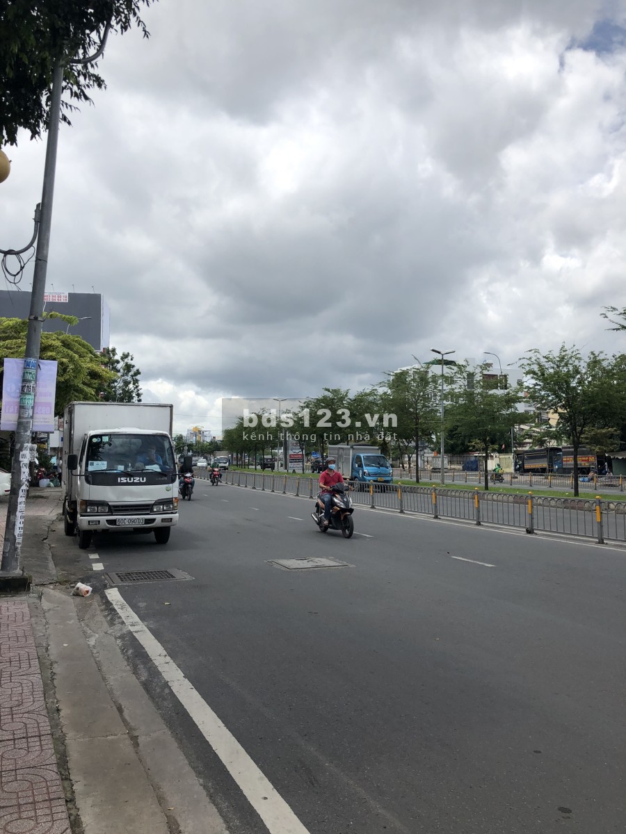 Cho thuê mặt bằng kinh doanh diện tích 700m2 đường Kinh Dương Vương, xe qua lại đông đúc