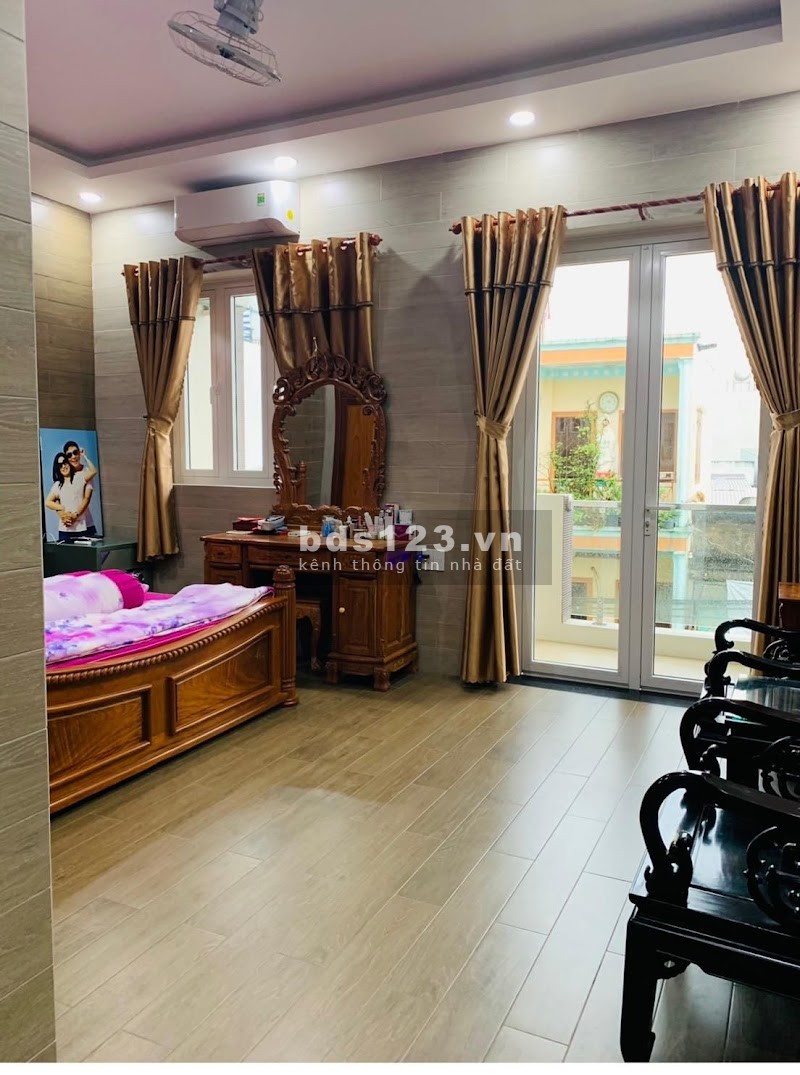 Bán nhà Đường Đinh Tiên Hoàng, Bình Thạnh, Giá Rẻ, 76m2, 4 Lầu, 5 Phòng Ngủ