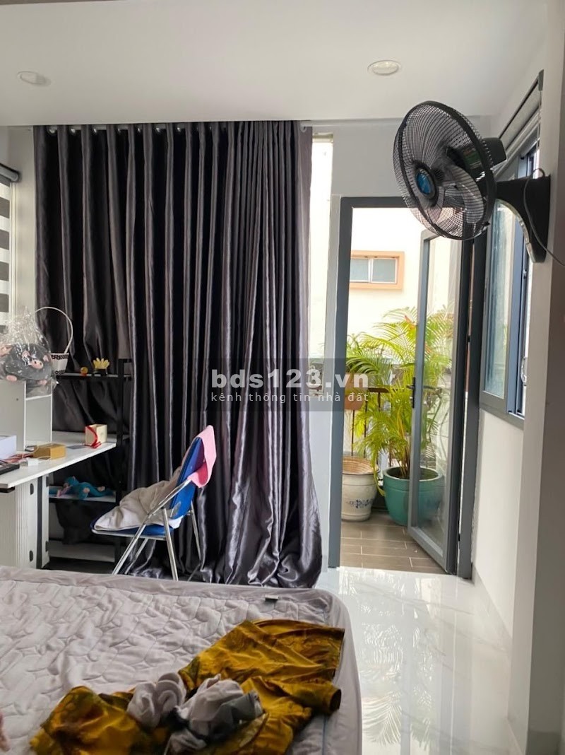 Bán nhà Đường Trần Hưng Đạo, Quận 1, Giá Rẻ, 33m2, 3 Lầu, 2 PN