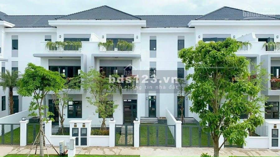 Cần bán căn nhà phố Aqua City dt 8x20 nằm vị trí trung tâm khả năng sinh lời cao, giá 7.8 tỷ