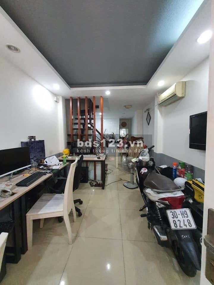Bán nhà nguyên căn đường Nguyễn Cảnh Chân, Quận 1, giá rẻ, dtsd 35m2, 3 lầu, 3 PN