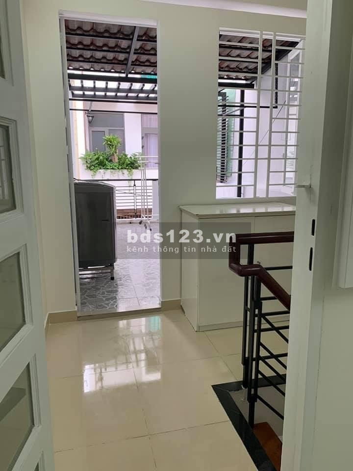 Bán nhà nguyên căn đường Nguyễn Cảnh Chân, Quận 1, giá rẻ, dtsd 35m2, 3 lầu, 3 PN