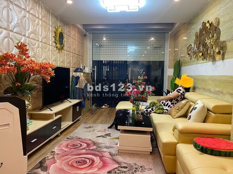 Bán Nhà Hẻm Đường Trần Hưng Đạo, Quận 1, giá rẻ, 32m2, 5 lầu, 2 PN sổ riêng chính chủ