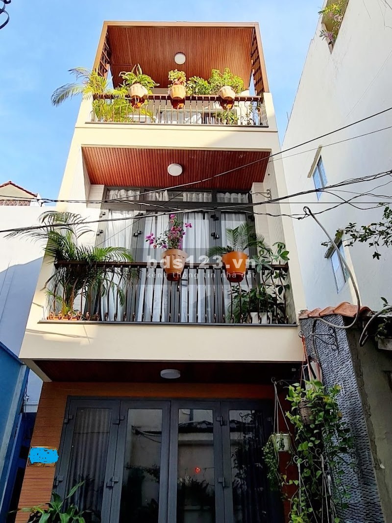 Bán nhà Đường Trần Hưng Đạo, Quận 1, Giá Rẻ, 33m2, 3 Lầu, 2 PN