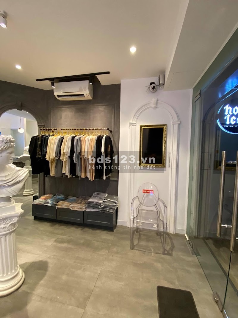 Bán nhà hẻm xe hơi đường Trần Hưng Đạo, Quận 1, giá rẻ dtsd 45m2, 3 lầu đúc kiên cố