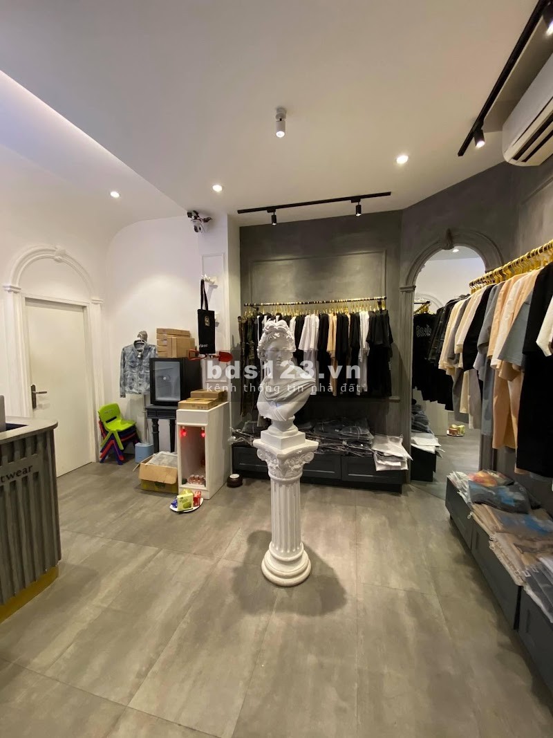 Bán nhà hẻm xe hơi đường Trần Hưng Đạo, Quận 1, giá rẻ dtsd 45m2, 3 lầu đúc kiên cố