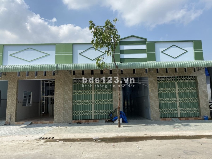 Gia đình về quê ở hẳn nên cần bán dãy trọ 300m2 (10x30m), chính chủ, vị trí đẹp, an toàn pháp lý
