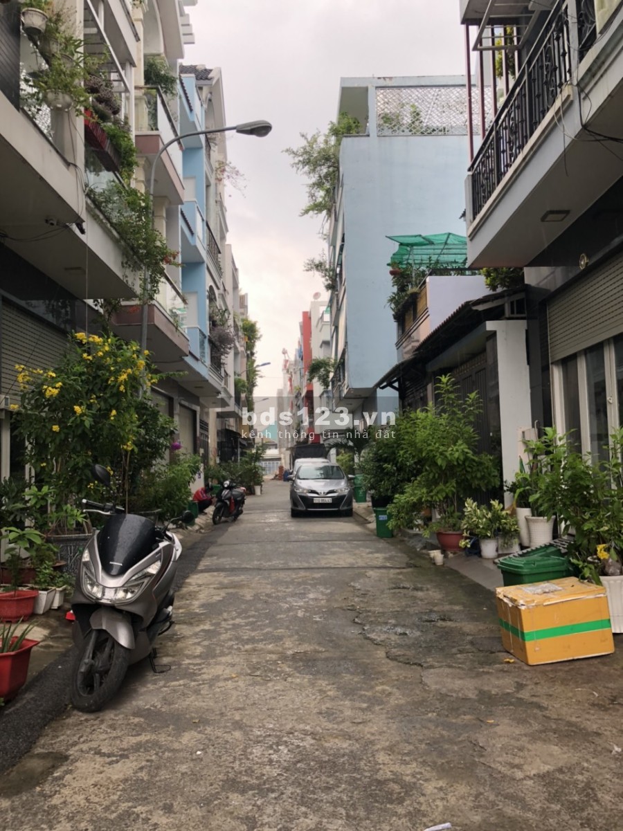 Nhà hẻm ô tô, sân thượng view 360 độ khu dân cư đông đúc, hàng xóm văn minh, tiện ích đủ