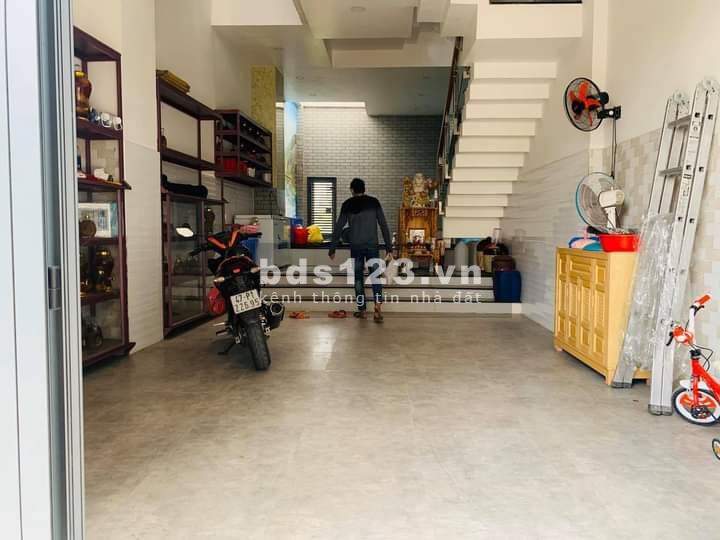Nhà hẻm ô tô, sân thượng view 360 độ khu dân cư đông đúc, hàng xóm văn minh, tiện ích đủ