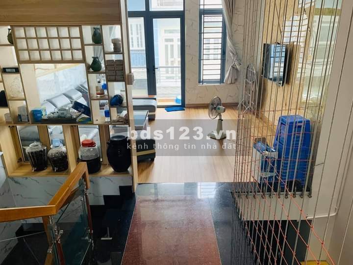 Nhà hẻm ô tô, sân thượng view 360 độ khu dân cư đông đúc, hàng xóm văn minh, tiện ích đủ