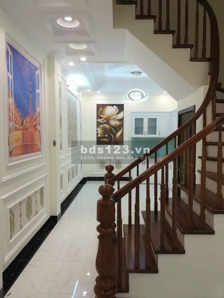Cần bán gấp nhà Hồng Mai - Hai Bà Trưng, 23m, 6 tầng. Giá: 1.6 tỷ. LH: 0987.589.322