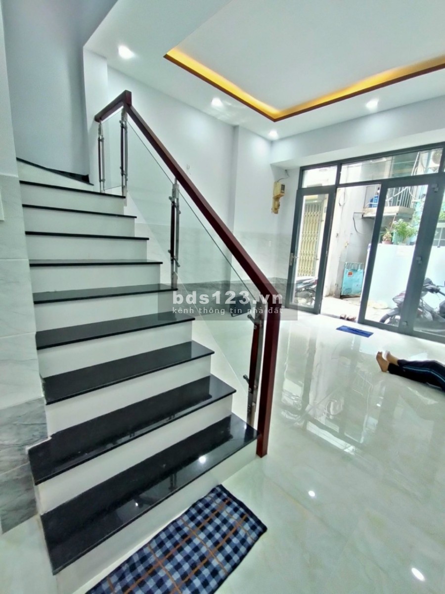Ở Ngay hẻm ô tô siêu rẻ hẻm 3 gác khu dân cư đông đúc, sổ hồng riêng chính chủ, bàn giao ngay